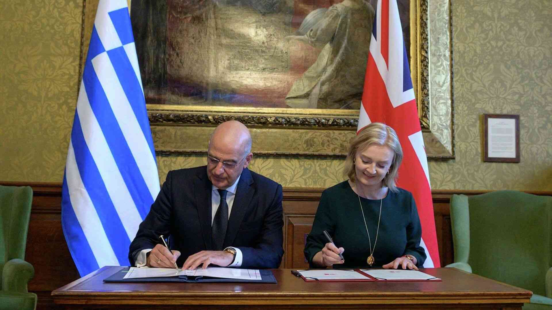 İngiltere ile Yunanistan, savunma alanında işbirliği anlaşması imzaladı
